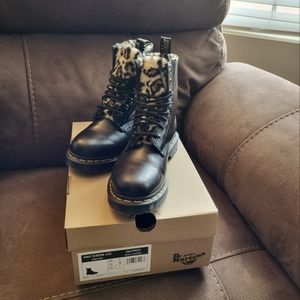 Dr. Martens serena Leo boots